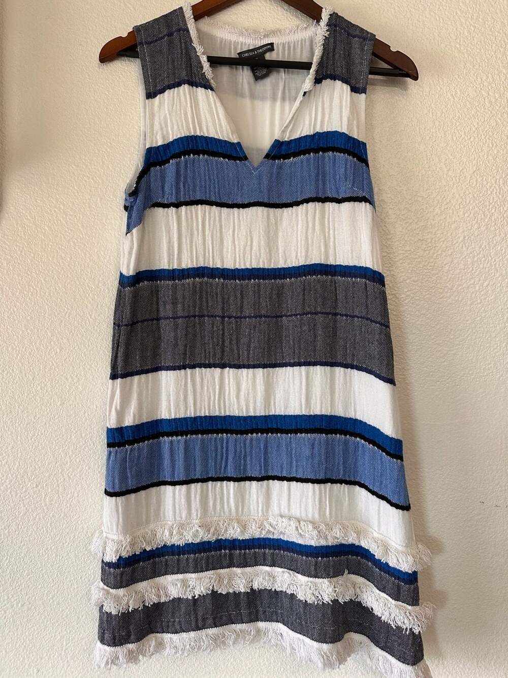 Chelsea & Theodore Sleeveless Dress Size M Striped V-Neck